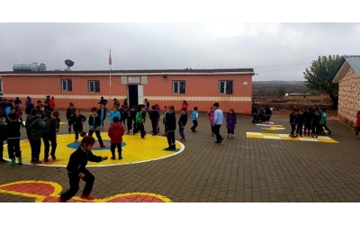 Köy öğretmenlerinden örnek davranış